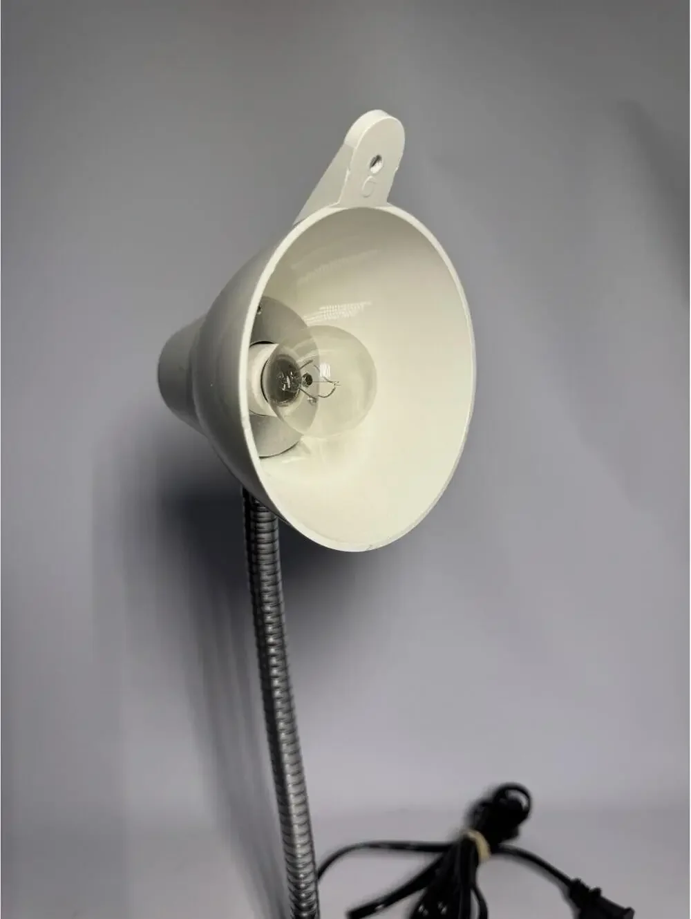 (RF) Vintage Adjustable Gooseneck Desk Lamp White Metal Shade Black Base Lamp